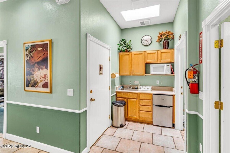More Photos Of 2561-2563 E Fort Lowell Rd, Tucson Freestanding For Sale