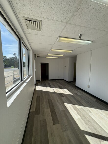 More Photos Of 214-224 Industrial Dr, Greenville Refrigeration Cold Storage For Lease