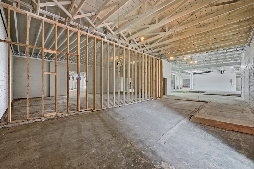 More Photos Of 613 S Armstrong Ave, Denison Warehouse For Sale