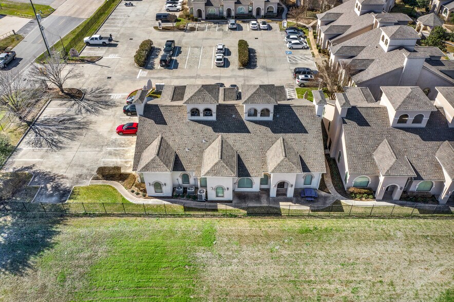 More Photos Of 12802 Willow Centre Dr, Houston Office For Sale