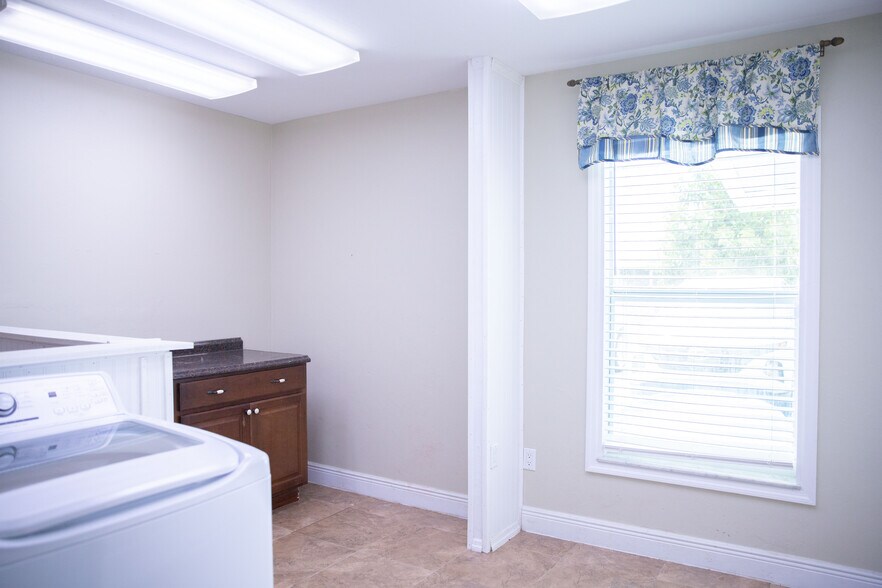 More Photos Of 2826 Santa Barbara Blvd, Cape Coral Freestanding For Sale