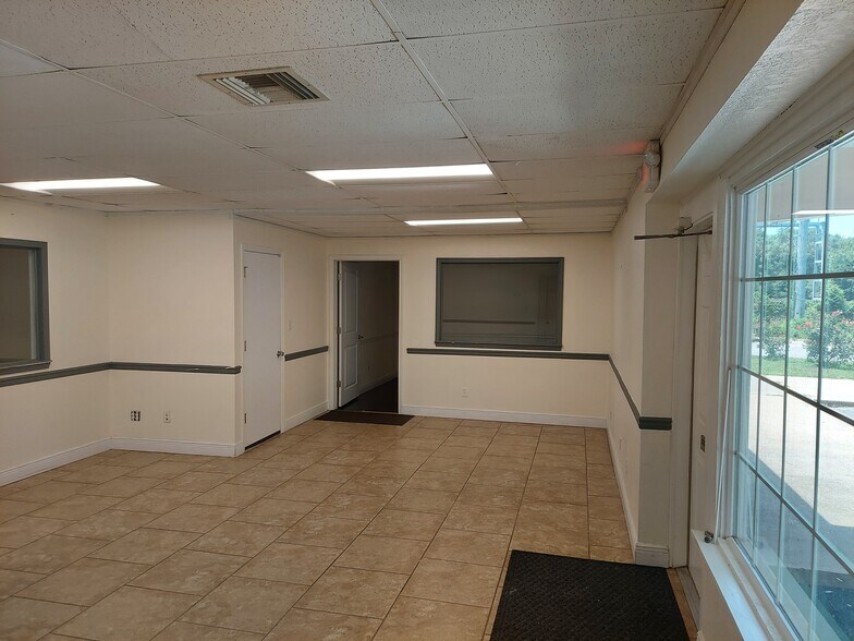 More Photos Of 180 E Burgess Rd, Pensacola Office For Lease