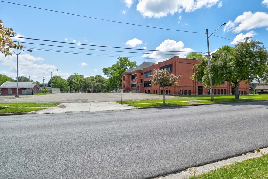 More Photos Of 1101 E 2nd St, Jamestown Schools For Sale