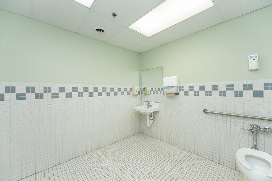 More Photos Of 202 5th St SE, Kasson Flex For Sale