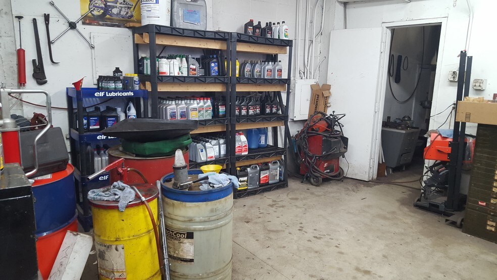 More Photos Of 152 Speigletown Rd, Troy Service Station For Sale