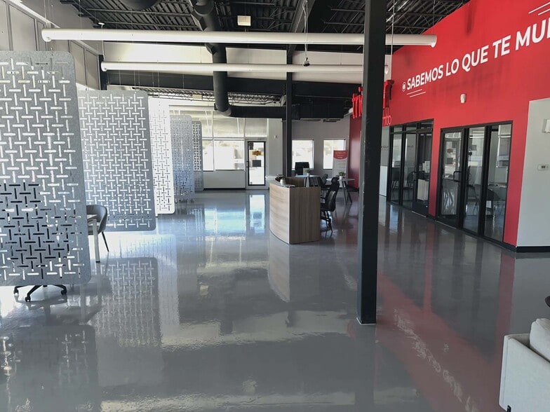 More Photos Of 400 N Riverside Dr, Fort Worth Auto Dealership For Lease
