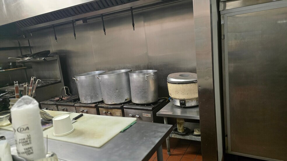 More Photos Of 16511 Pioneer Blvd, Norwalk General Retail For Lease