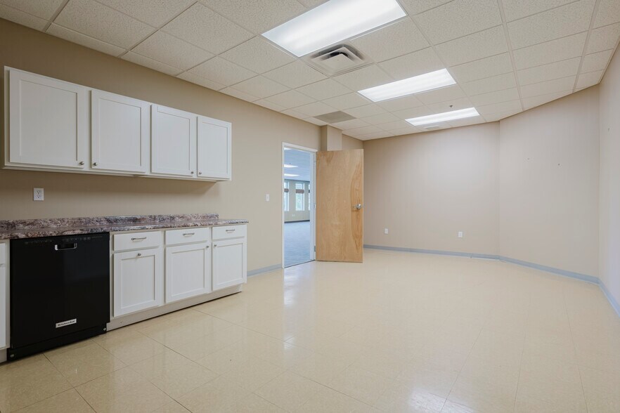 More Photos Of 42 Winter St, Pembroke Light Distribution For Lease