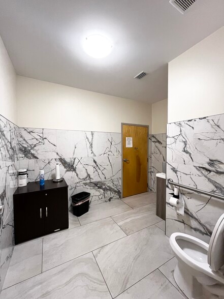 More Photos Of 805 Oakley Seaver Dr, Clermont Medical For Lease