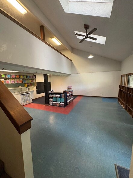 More Photos Of 2505 E Walnut St, Columbia Specialty For Lease