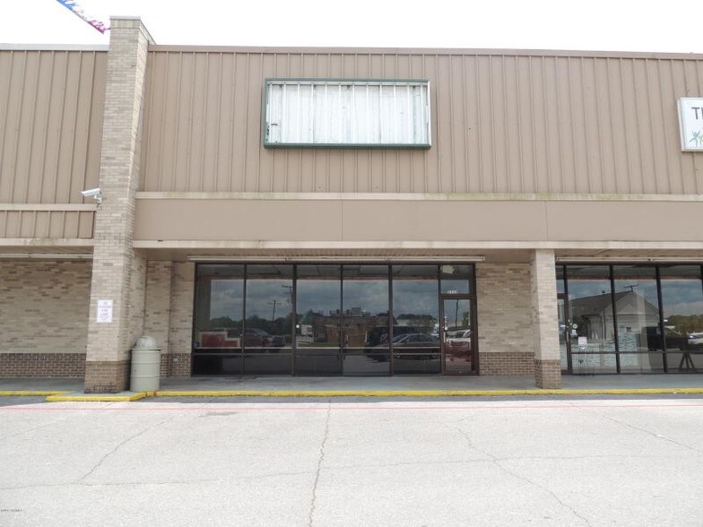 More Photos Of 5515-5545 Cameron St, Scott General Retail For Sale