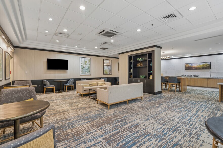 More Photos Of 6120 Peachtree Dunwoody Rd, Atlanta Hotel For Sale