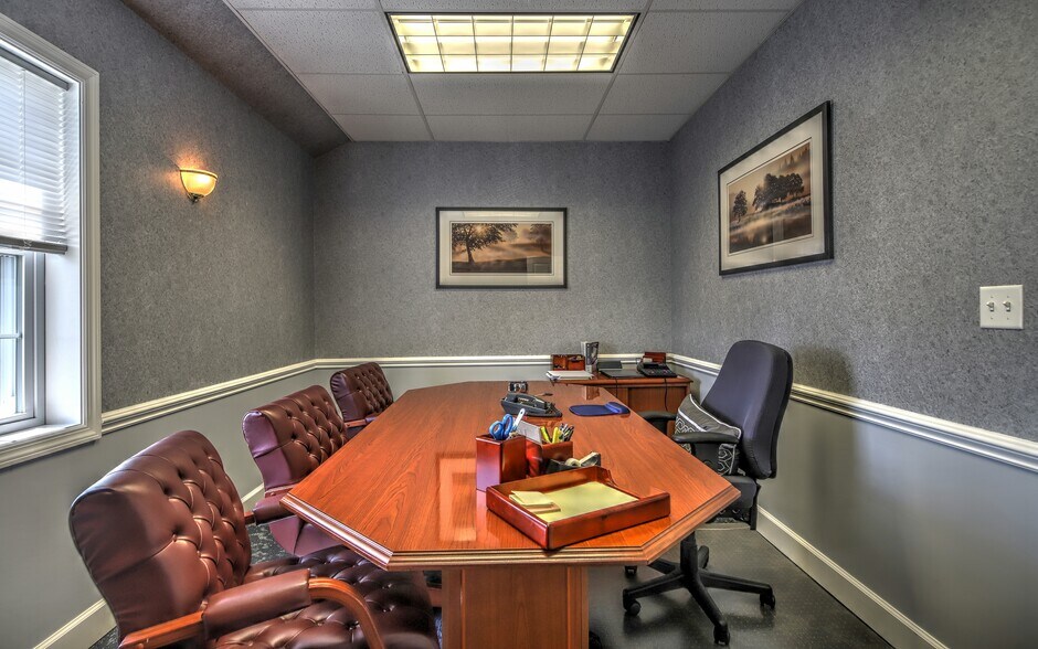 More Photos Of 471 Monroe Tpke, Monroe Medical For Lease