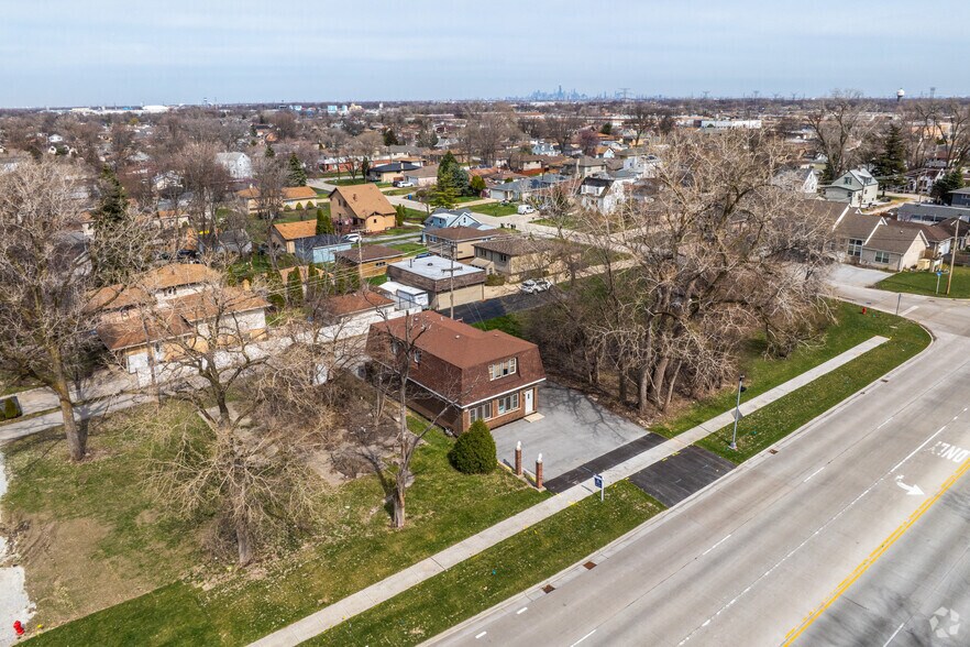 More Photos Of 7936 W 87th St, Justice Office Residential For Lease