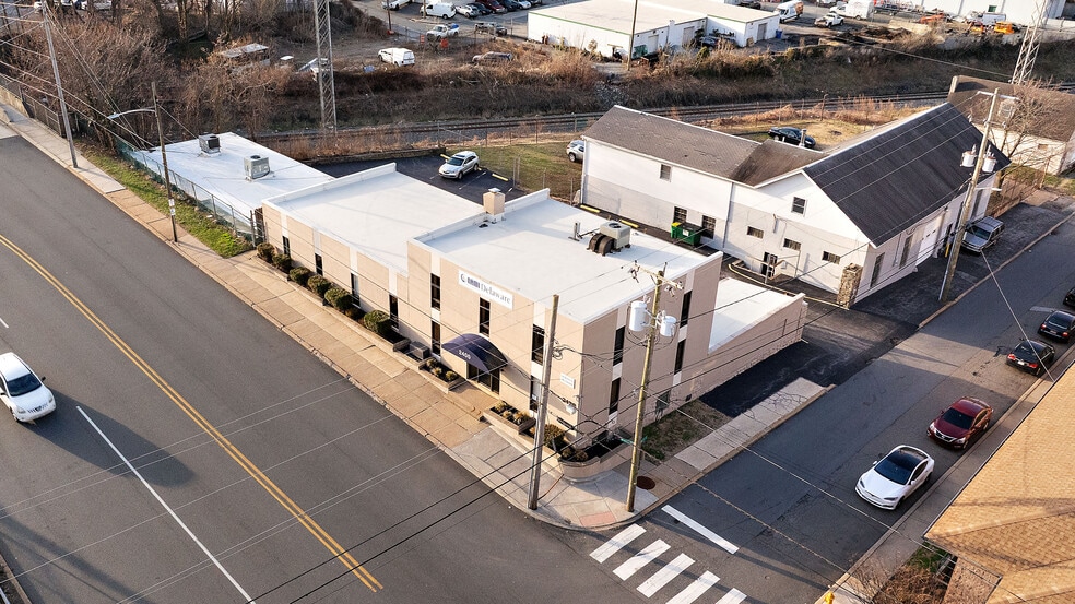 Primary Photo Of 2400 W 4th St, Wilmington Office For Sale
