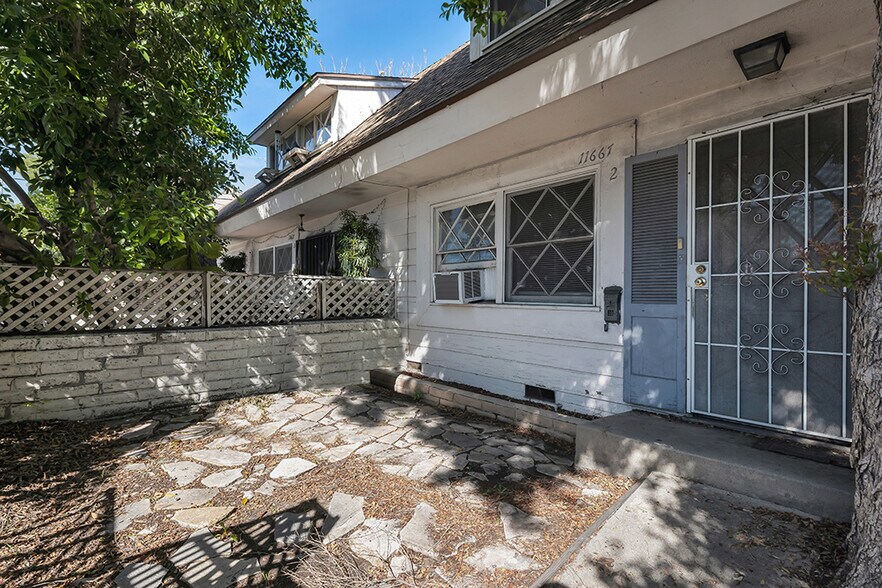 More Photos Of 11667 Burbank Blvd, North Hollywood Apartments For Sale