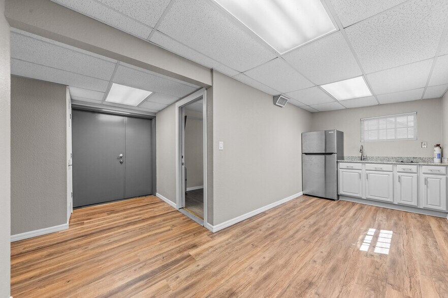More Photos Of 210 W Dunn Ave, Killeen Office For Sale