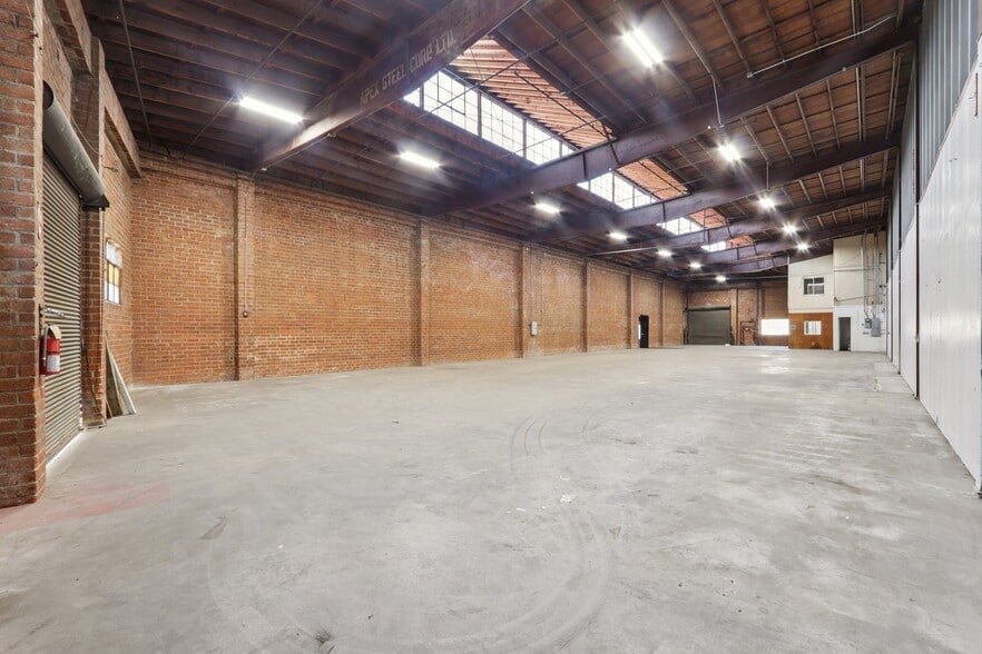 More Photos Of 6505 McKinley Ave, Los Angeles Manufacturing For Lease