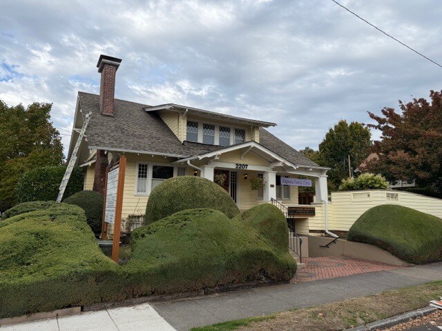 More Photos Of 2207 NE Broadway St, Portland Loft Creative Space For Lease