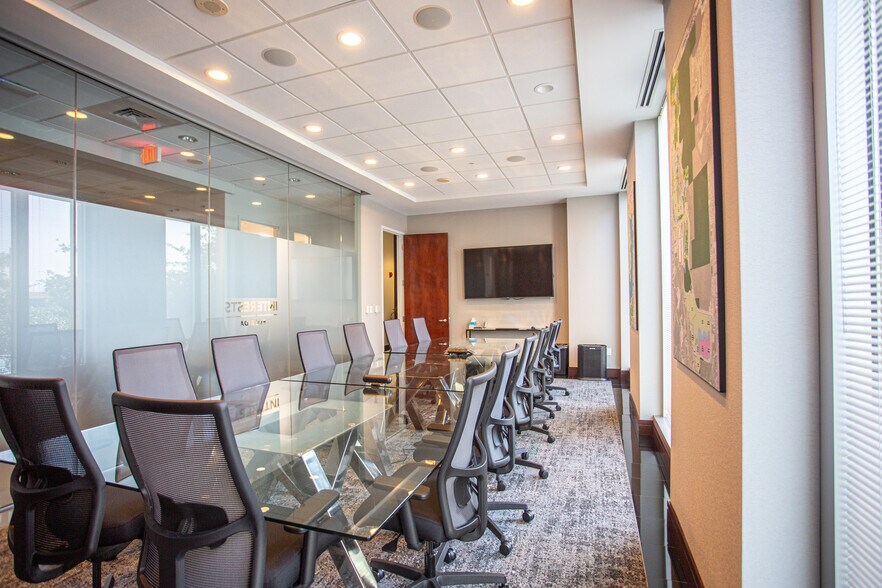 More Photos Of 450 S Orange Ave, Orlando Office For Lease
