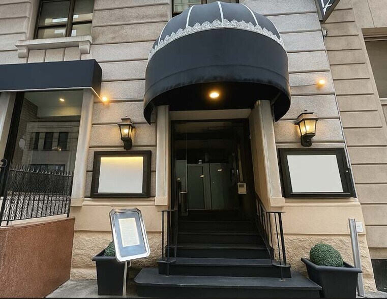 Primary Photo Of 117 W 58th St, New York Apartments For Lease