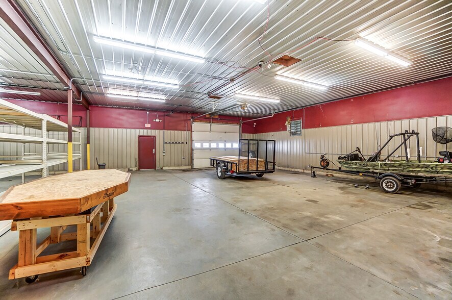 More Photos Of 20660 W Bowling Green Road, Weston Auto Repair For Lease