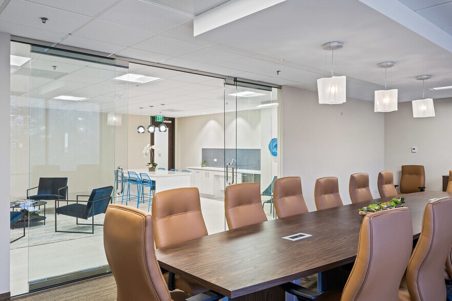 More Photos Of 16051 Addison Rd, Addison Office For Lease