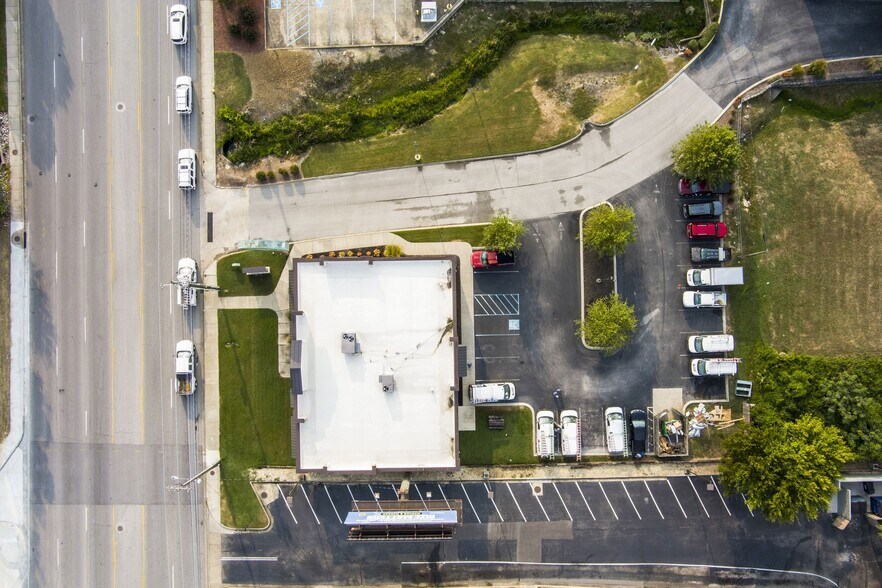 More Photos Of 7308 Shallowford Rd, Chattanooga Storefront Retail Office For Lease