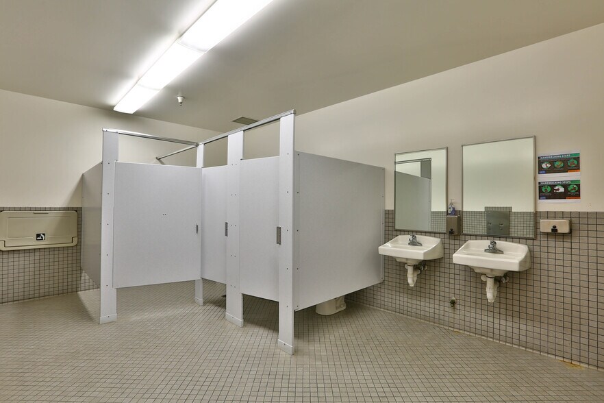 More Photos Of 118-122 Charcot Ave, San Jose Flex For Lease