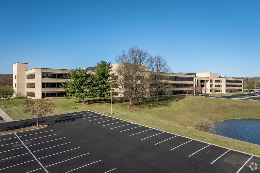 More Photos Of 53 Frontage Rd, Hampton Office For Lease