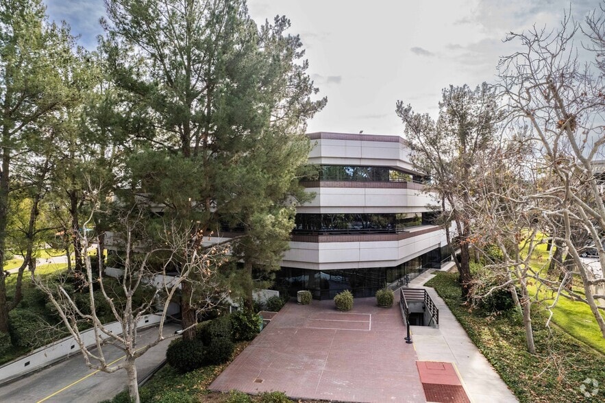 More Photos Of 21860 Burbank Blvd, Woodland Hills Office For Lease