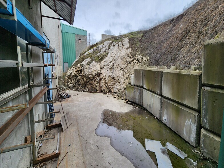 More Photos Of 1810 Kosmina Rd, Vernon Manufacturing For Sale