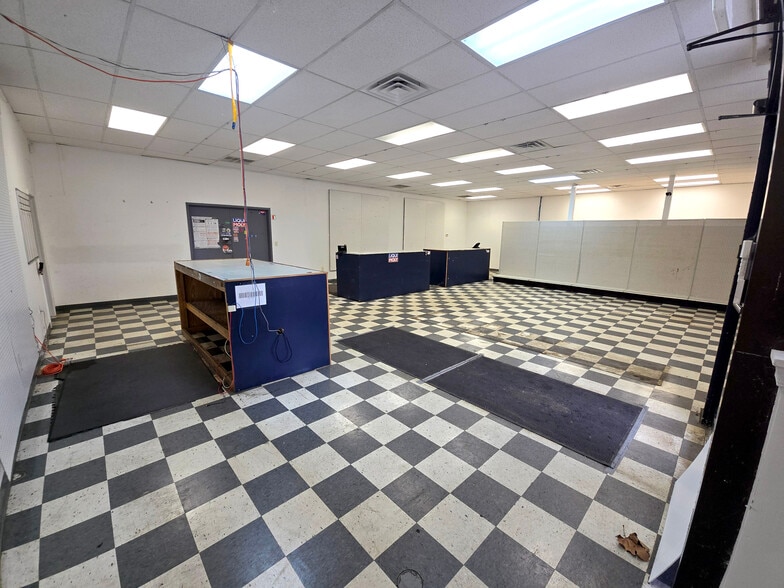 More Photos Of 100 N Railroad Ave, Wyoming General Retail For Lease