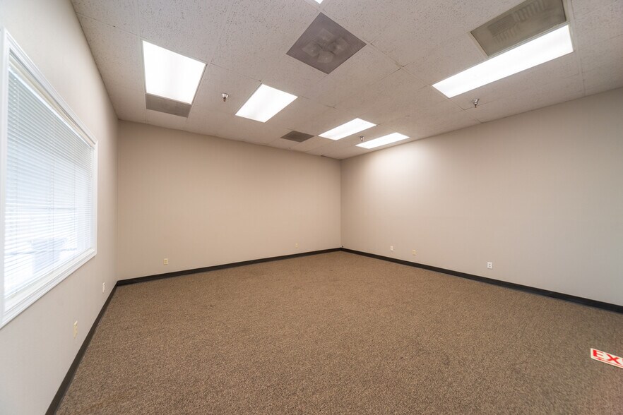 More Photos Of 1875-1895 25th St, Salem Unknown For Lease