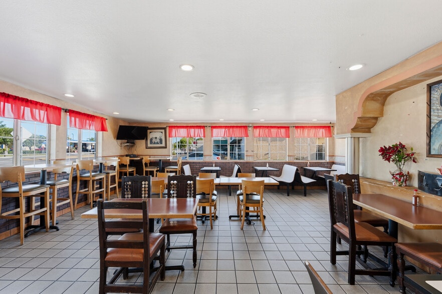 More Photos Of 3350 Saviers Rd, Oxnard Fast Food For Sale