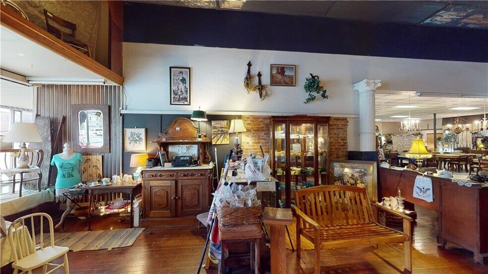 More Photos Of 116 N Illinois St, Chrisman Storefront Retail Residential For Sale