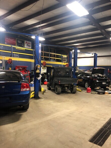 More Photos Of 1286 Huff Creek Hwy, Mallory Auto Repair For Sale