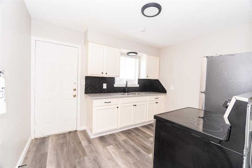 More Photos Of 5022 Mallow St, Houston Apartments For Sale