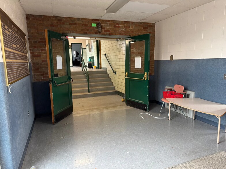 More Photos Of 89 E Genesee St, Auburn Flex For Sale