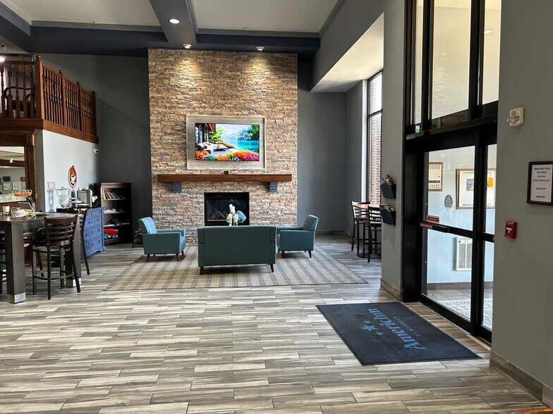 More Photos Of 222 W 2nd St, Ottumwa Hotel For Sale