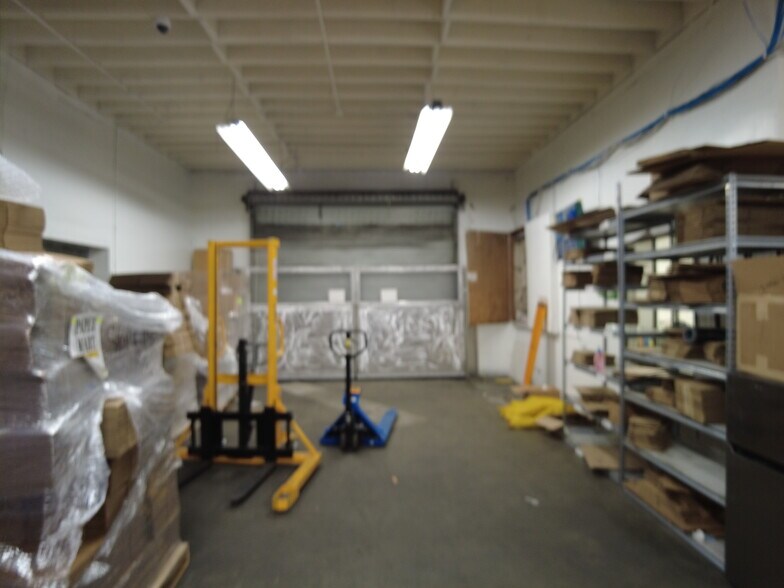 More Photos Of 1312 W Esther St, Long Beach Warehouse For Lease