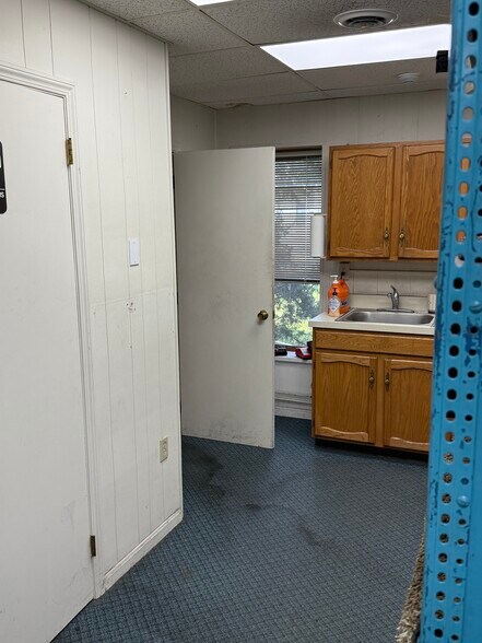 More Photos Of 97-125 Ashmore Dr, Leola Warehouse For Lease