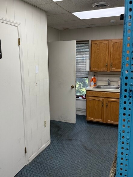 More Photos Of 97-125 Ashmore Dr, Leola Warehouse For Lease