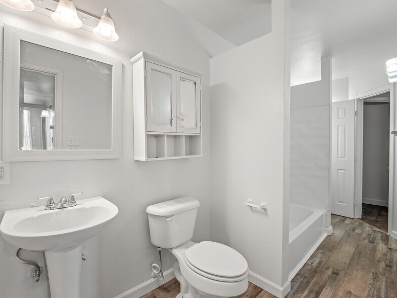 More Photos Of 532-620 N Fulton St, Fresno Apartments For Sale