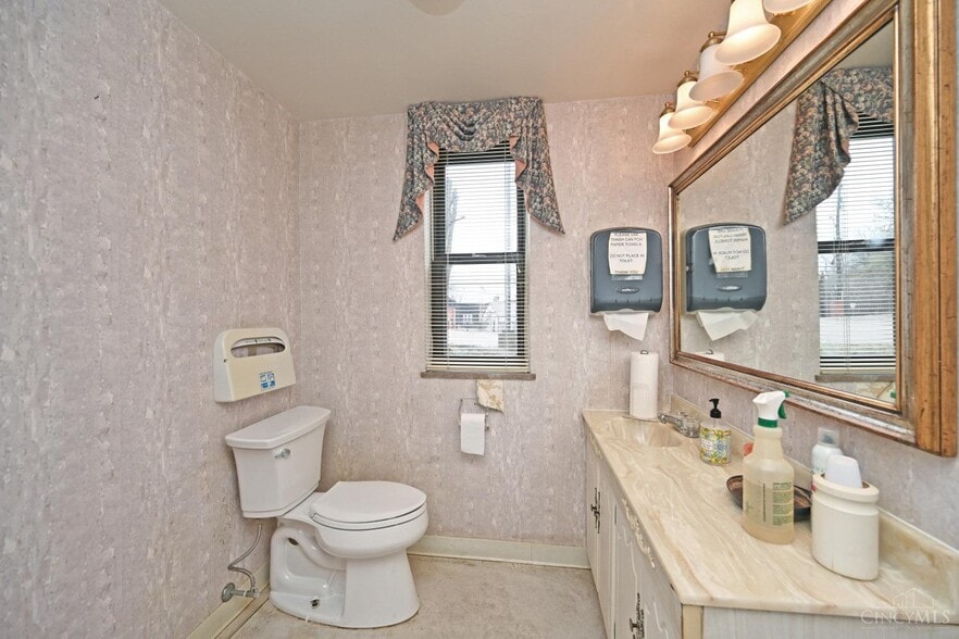 More Photos Of 910 Barry Ln, Cincinnati Medical For Lease