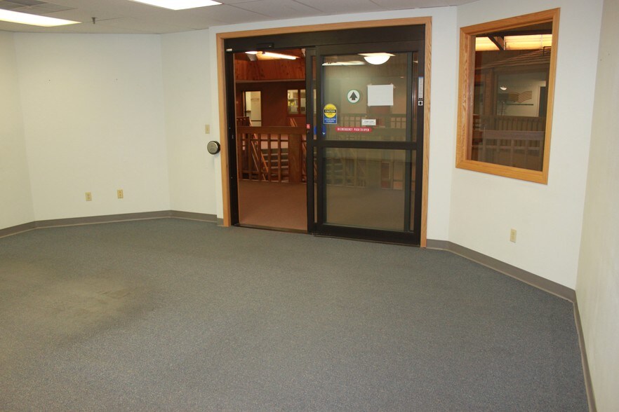 More Photos Of 1700 S 1st Ave, Iowa City General Retail For Sale