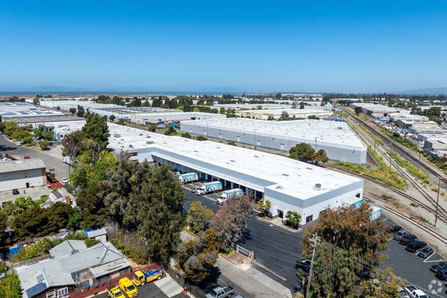 More Photos Of 2671-2675 McCone Ave, Hayward Warehouse For Lease