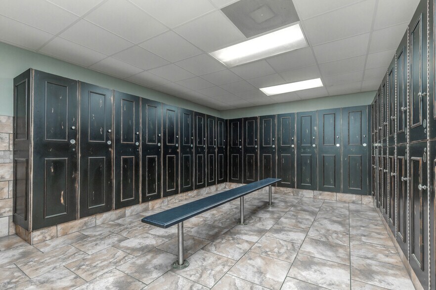 More Photos Of 920 Kehrs Mill Rd, Ballwin Health Club For Sale