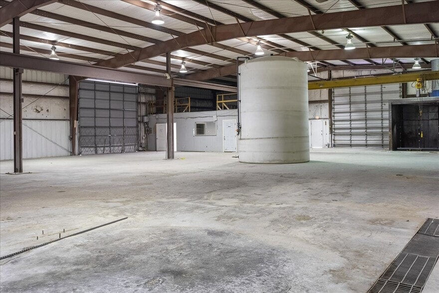 More Photos Of 820 Mcbride Ln, Corpus Christi Warehouse For Lease