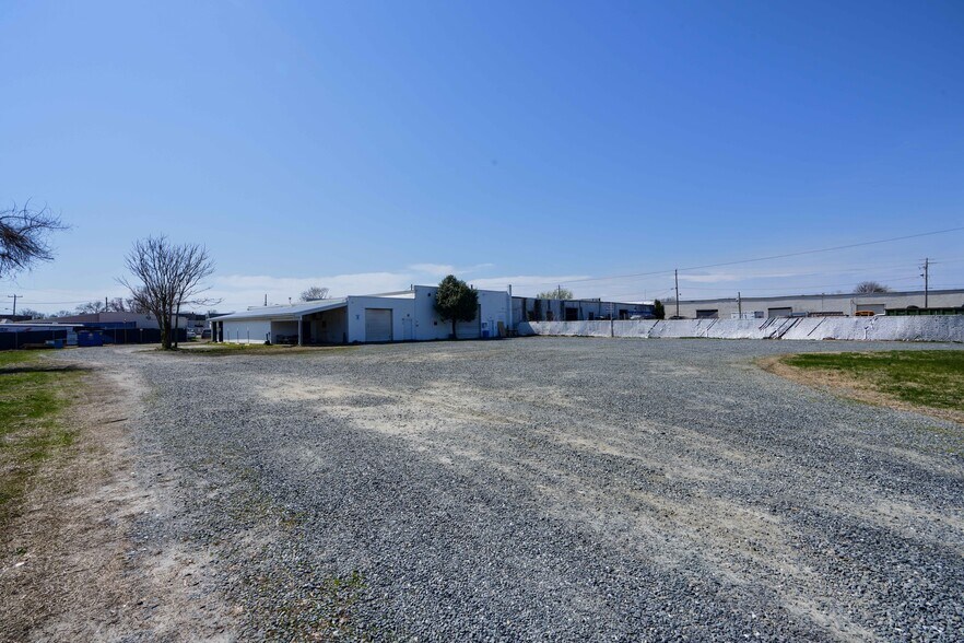 More Photos Of 712 Brown St, Salisbury Auto Repair For Sale